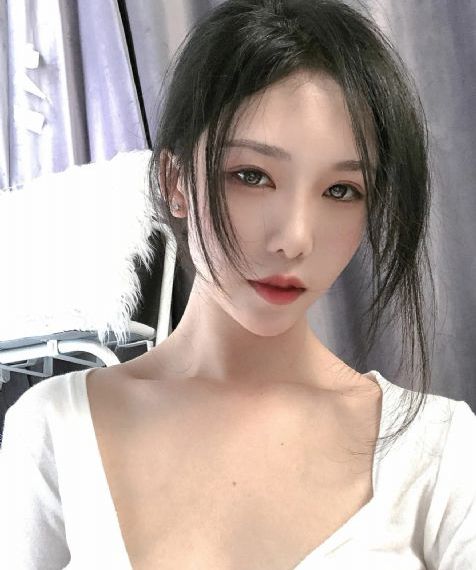 王爷含着她小奶头野战_BD在线播放观看