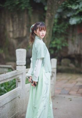 男女捏胸扒胸激情_国产剧在线播放