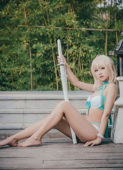 一小孩半夜给女孩吃坤_BD英语完整版观看