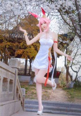 第一次挺进小表妺身体里视频_十万网红美女美酱